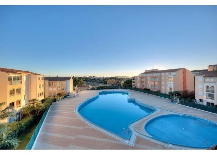 Appartement Appt à Avec Piscine, Proche Commerces, 4 Pers, 2 Pièces - Fr-1-226a-366 *