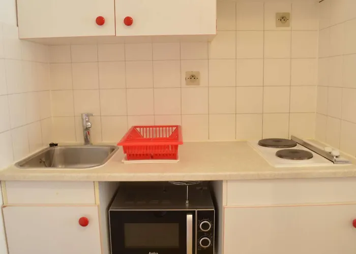 Appt à Avec Piscine, Proche Commerces, 4 Pers, 2 Pièces - Fr-1-226a-366 Appartement Fréjus